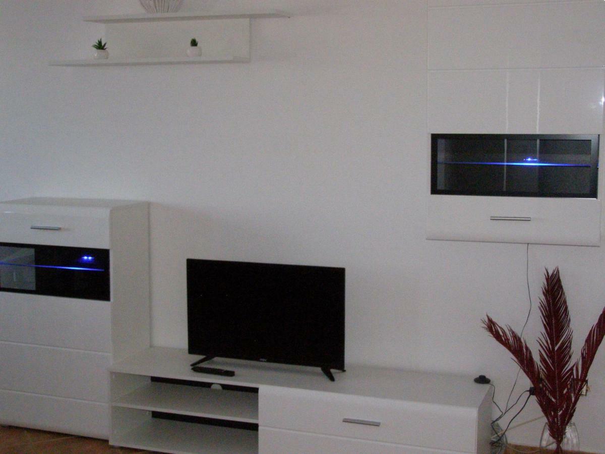 Charming Apartments In Pula Exterior photo